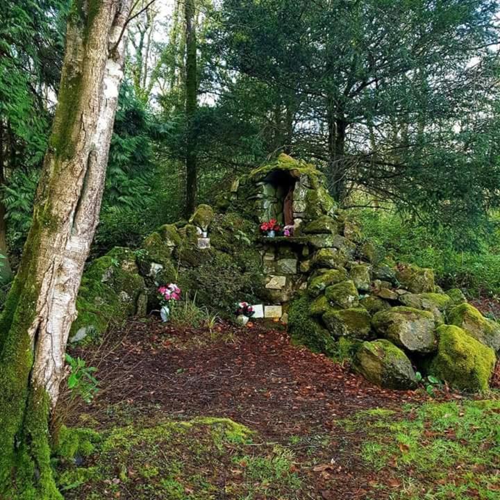 Hotel Retraite rustique en bordure de forêt à la campagne à Belle-Isle-en-Terre Extérieur photo