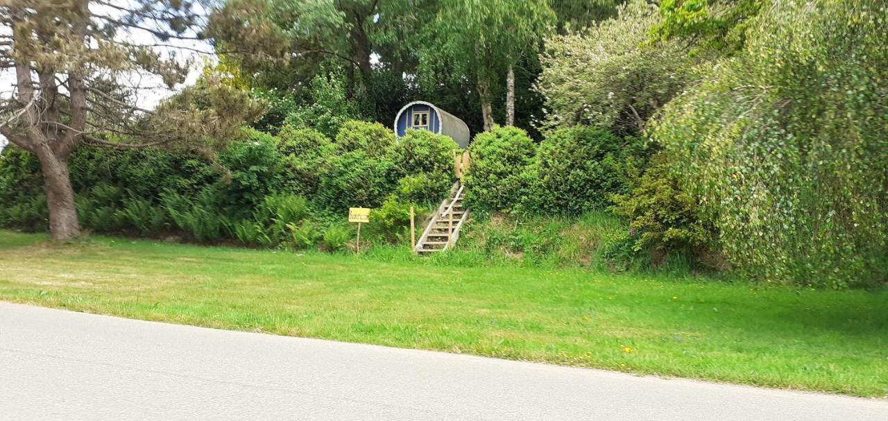 Hotel Retraite rustique en bordure de forêt à la campagne à Belle-Isle-en-Terre Extérieur photo